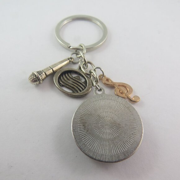 Music Keychain Music Lover Key Ring Retro Cassette Tape Keychain Gift for Her - Picture 4 of 4